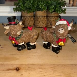 Festive Highland Cow Figurines with Holiday Hats